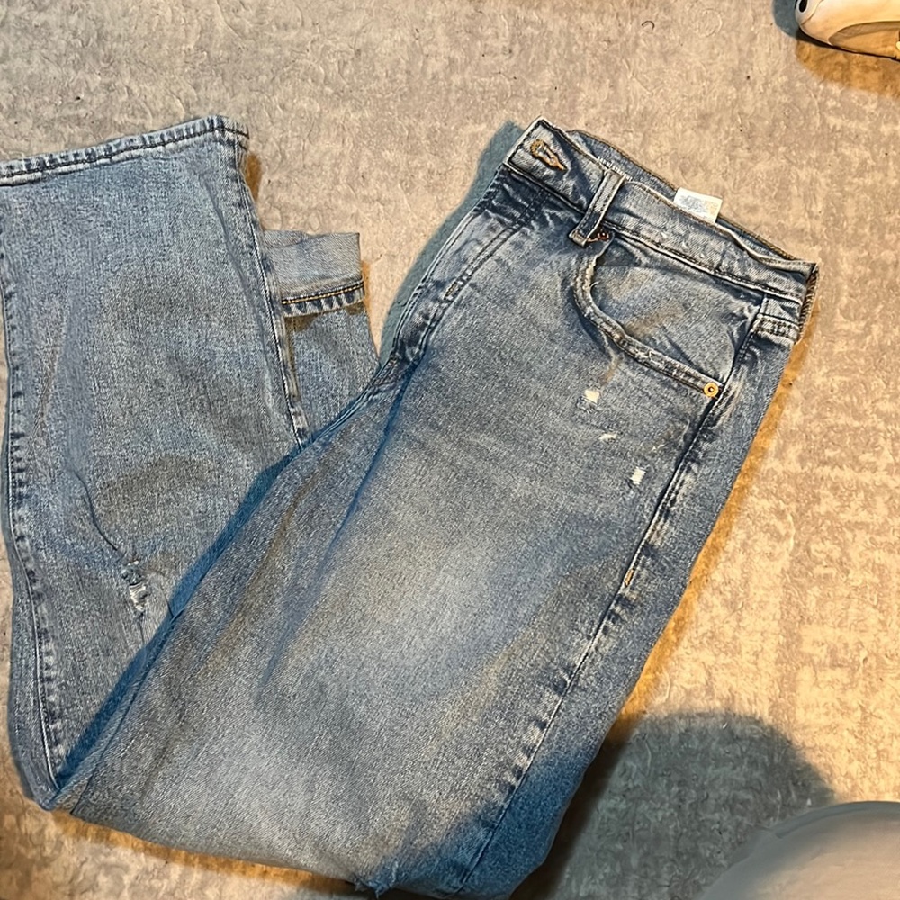 Women’s slim straight light wash jeans